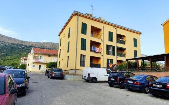 Plaza - Close to the Beach - A1