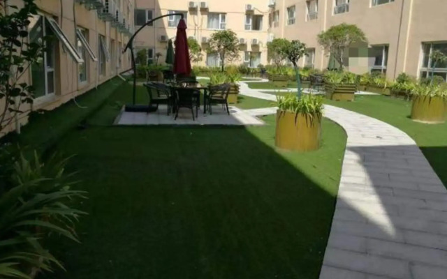 Yanqihu Holiday Hotel