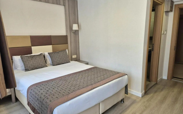Pera Arya Hotel