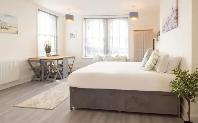 Host Stay Harbour Lights