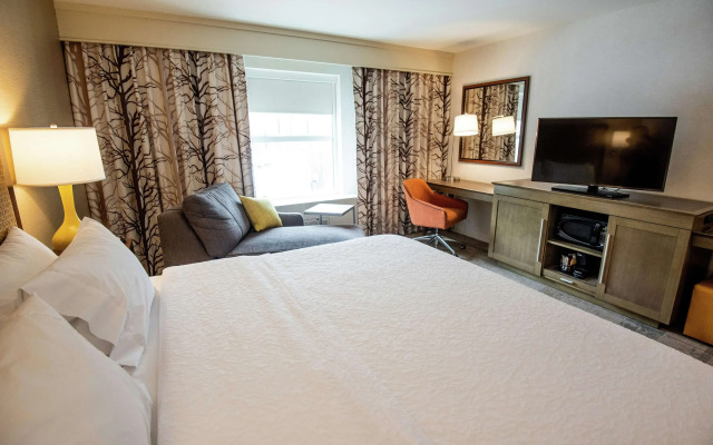 Hampton Inn and Suites Manchester