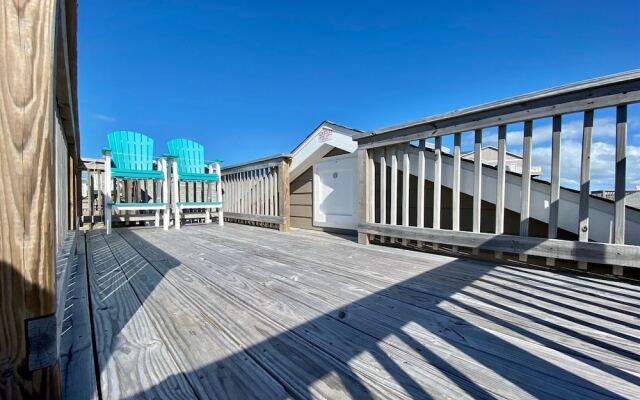 9 Nautical Nine Studio Bedroom Condo by RedAwning