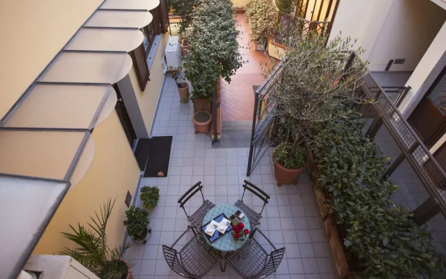 The Golden House Florence Suite