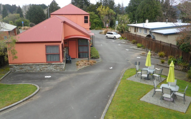 Red Tussock Motel