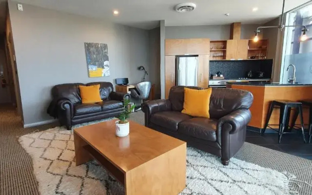 King and Queen Hotel Suites