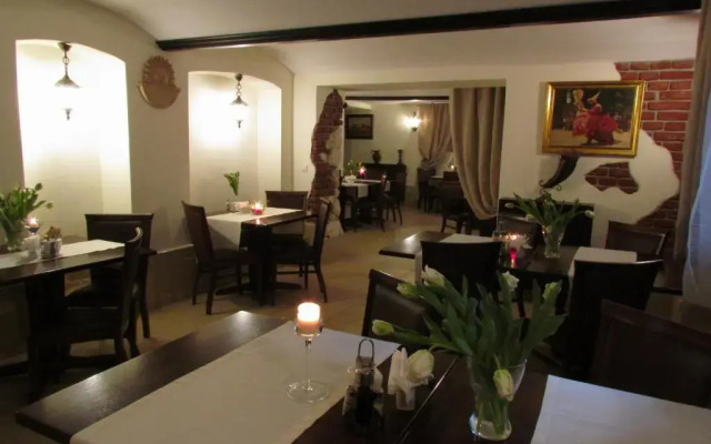 Dworek Złoty Róg Hotel i Restauracja