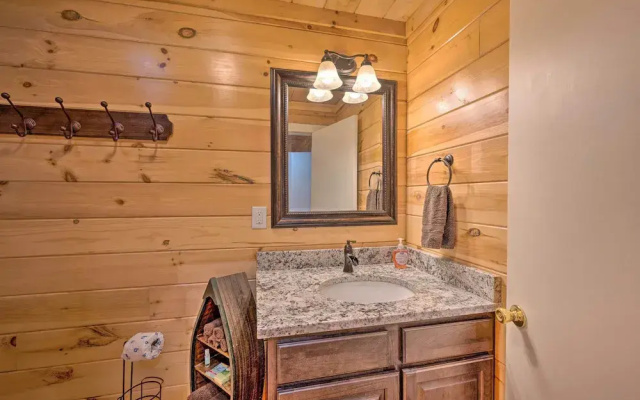 Broken Bow Bungalow - Relaxed Retreat With Deck!