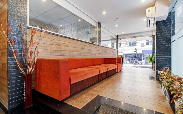 OYO Townhouse 595 Majestic Inn
