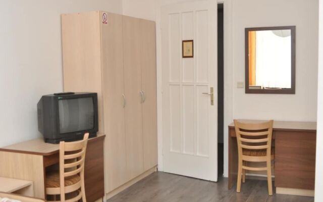 Rooms Lara