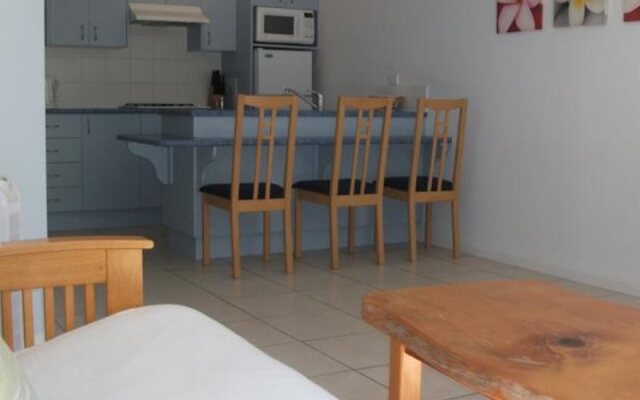 Lakeshore Lodge