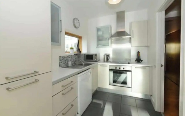 Bright 2BD Flat With Private Balcony - Dublin