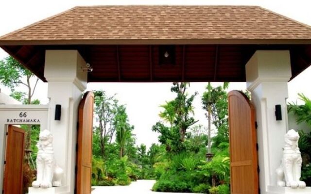 Phuket Ratchamaka Pool Villa