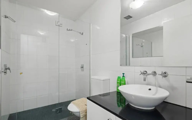 Bright & Spacious Stay for 6 Near Darling Harbour