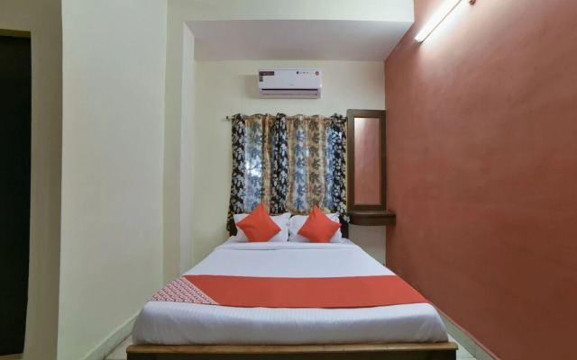 OYO 16533 Hotel Sudarshan