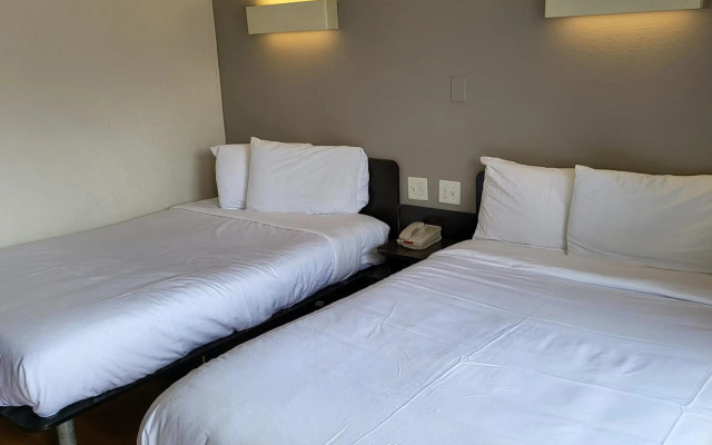 Super 8 by Wyndham Santa Clara