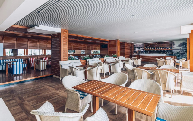 Carine Hotel Delfin