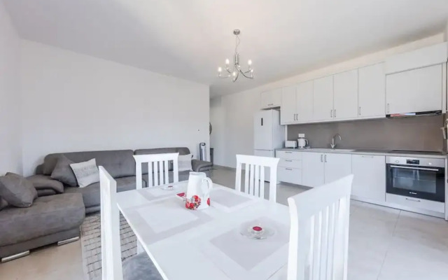 Urban Scene - Free Parking