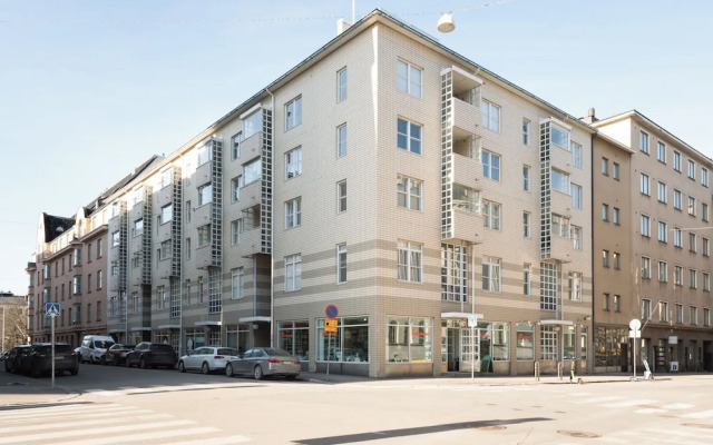 Modern 1BR Apartment with Balcony