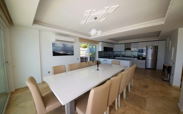 Villa Montana by Akdenizvillam