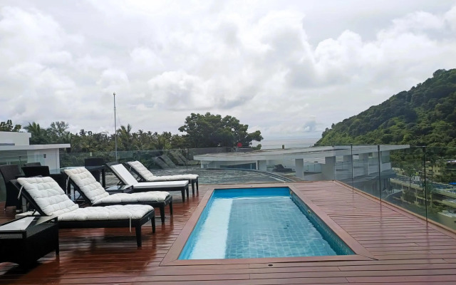 Absolute Twin Sands Resort & Spa