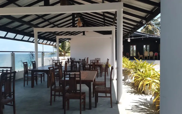 Sea Breeze Hotel Ambalangoda