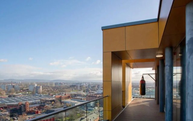 City Suite - Rooftop Spa - Balcony - Skyline View