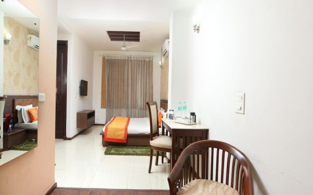 OYO 2216 Hotel Live Inn