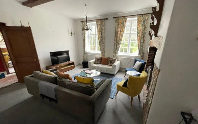 The Royal Retreat -elegant 7bdr With Garden