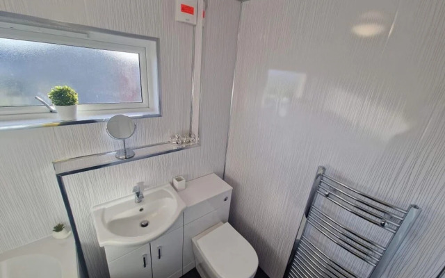 Cozy Shotts House With 2 Bedrooms
