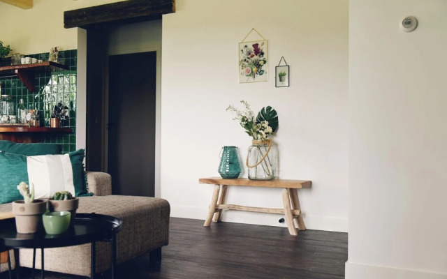 Cozy Apartment With Garden