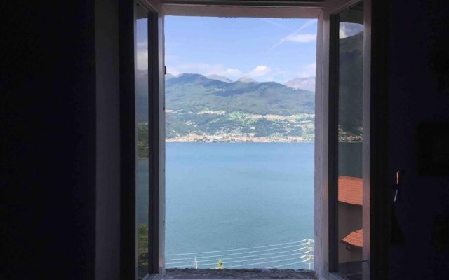 Apartment With 2 Bedrooms In Dorio With Wonderful Lake View And Wifi 20 Km From The Slopes