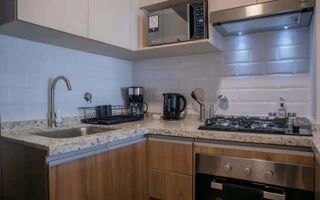 Picturesque 2BR With Fantastic Pool in Miraflores