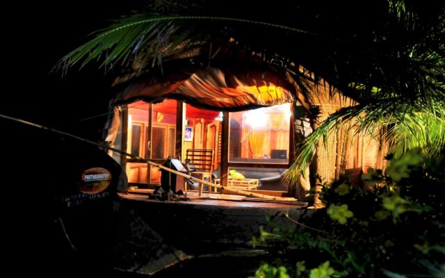 Abad Premium House Boat
