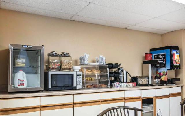 Rodeway Inn & Suites Ithaca South