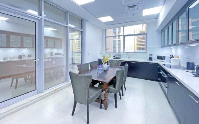 bnbme | SkyView Tower | 4 + Maids