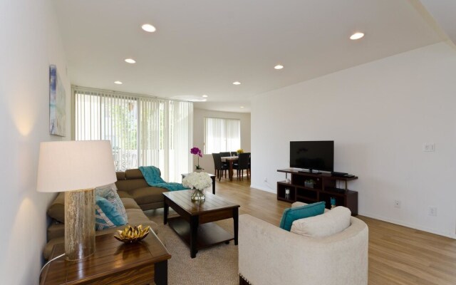 LA032 2 Bedroom Apartment By Senstay