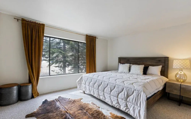 Luxurious 2 Bedroom Base Camp Condo - Steps From Kirkwood Village 2 Condo by Redawning - фото 3