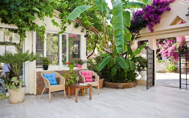 Merve Apartments
