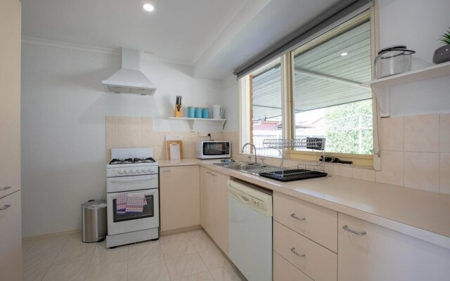 Comfy Beautiful House in Epping