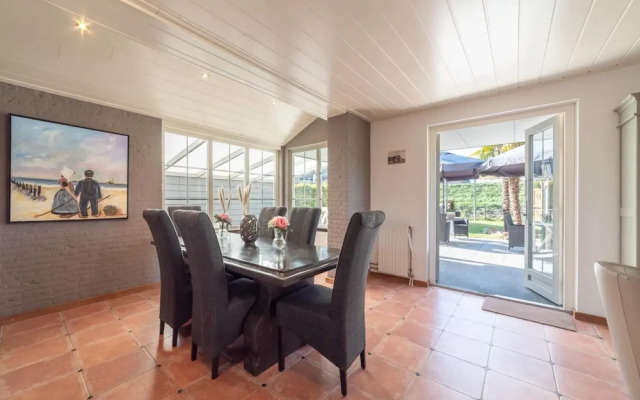 6-person House With a Beautiful Garden