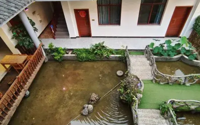 Puzhehei June Qinghe B & B