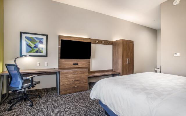 Holiday Inn Express & Suites Tulsa East - Catoosa by IHG
