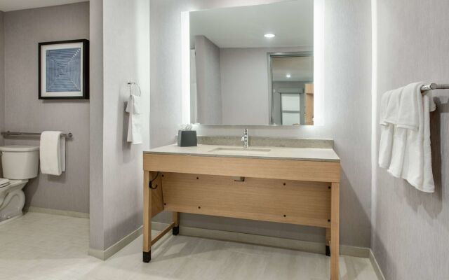 Hyatt Place Newark - Main Street