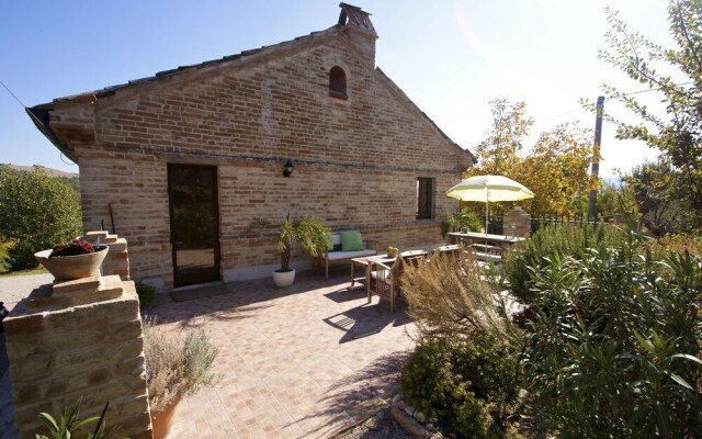 Charming 2-bed Apartment in Petritoli