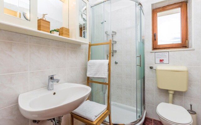 Beautiful Home in Dobrinj With Wifi and 4 Bedrooms
