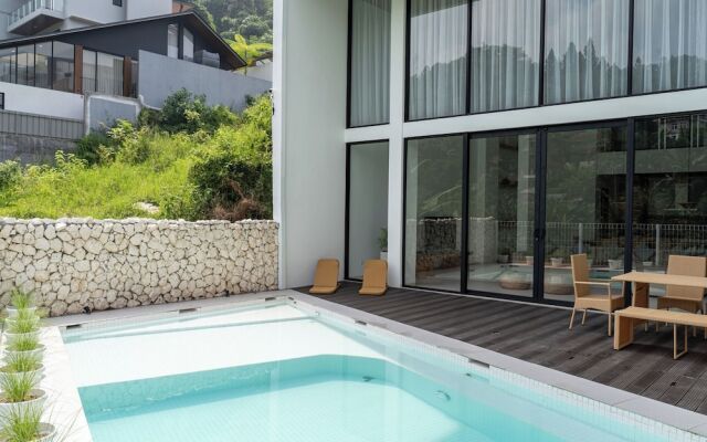 Lavender Rooftop 3BR Villa with a Heated Private Pool