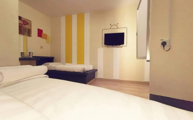 Abby Hotel By The River Town