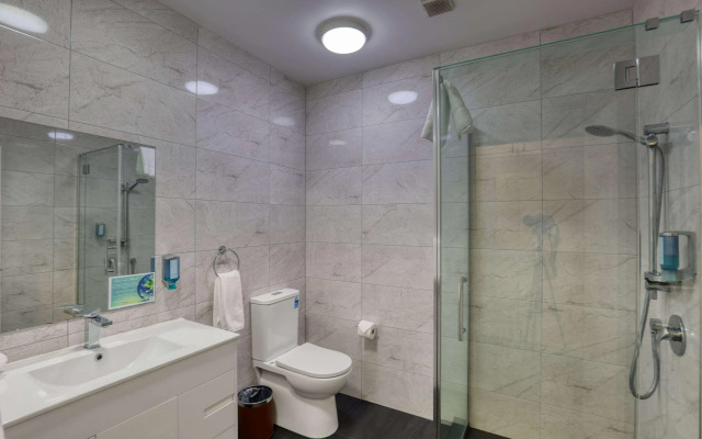 Ramada by Wyndham Hamilton City Center