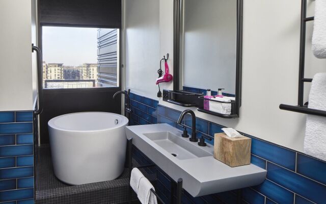 MOXY Minneapolis Uptown