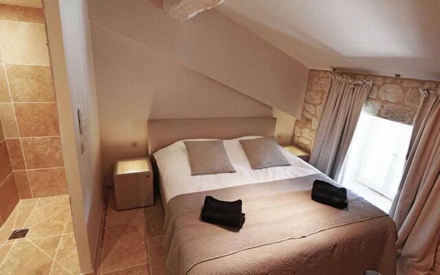 Charming Apartment in Villesèque-des-Corbières with Jacuzzi